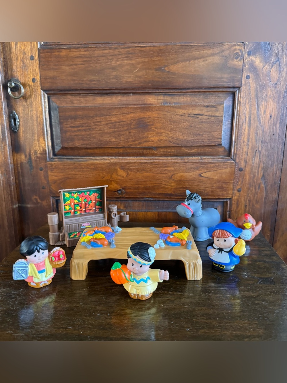 Fisher Price Little People Thanksgiving Figures And Table Set